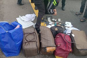 Prajurit TNI Temukan Puluhan Ribuan Ekstasi pada Mobil yang Kecelakaan di Tol Lampung