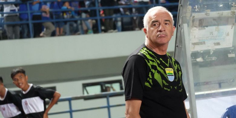 Pelatih Persib, Roberto Carlos Mario Gomez