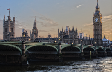 Menara Jam Istana Westminster, bahasa sehari-hari dikenal sebagai Big Ben, di Westminster, London, Inggris.