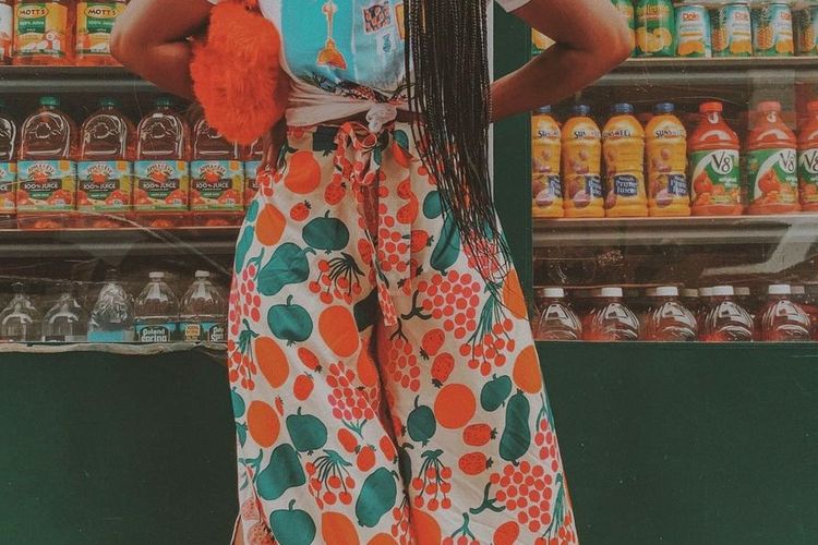 Crop top yang cocok untuk badan curvy dan mungil