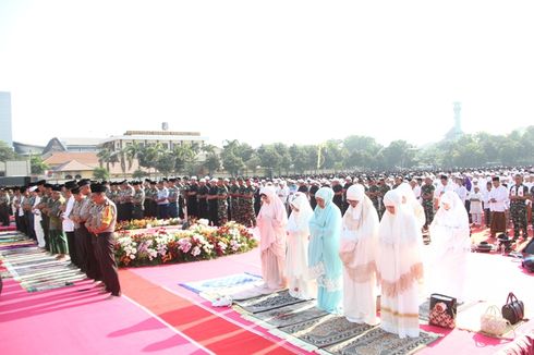 24 Daerah Alami Kekeringan, Khofifah dan Pejabat di Jatim Shalat Minta Hujan