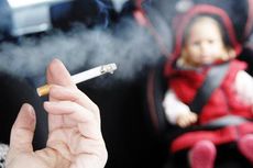 Selain Kesehatan, Ini Ekstra Kerugian Merokok di Dalam Kabin Mobil