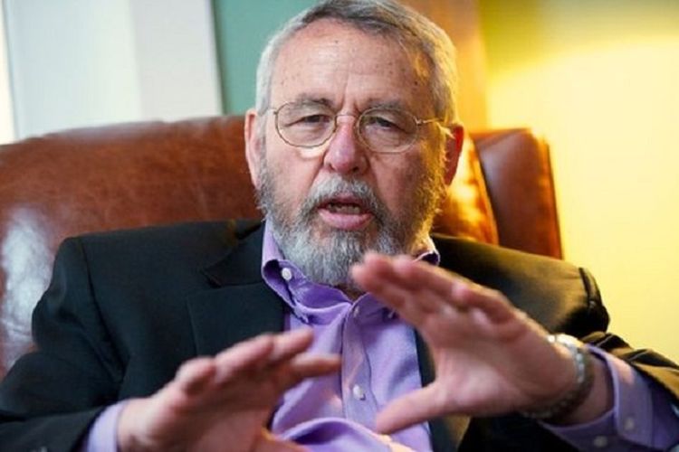 Tony Mendez, mantan agen Badan Intelijen Pusat Amerika Serikat (AS) yang menjadi terkenal karena kisah penyelamatannya terhadap enam diplomat AS di Iran pada 1980.