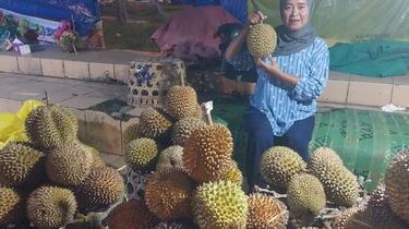 Rezeki Ramadhan di Ampenan Huis Mataram, Penjual Durian Raup Cuan Berkali Lipat