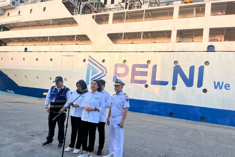 Direktur Utama PT Pelayaran Nasional Indonesia (Pelni) Tri Andayani saat jumpa persdi Jakarta, Jumat (20/6/2025). 