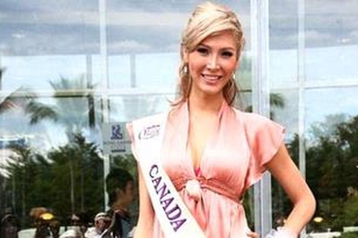 Setelah sempat terpilih sebagai salah satu dari 65 finalis Miss Universe Canada, Jenna Talackova didiskualifikasi.