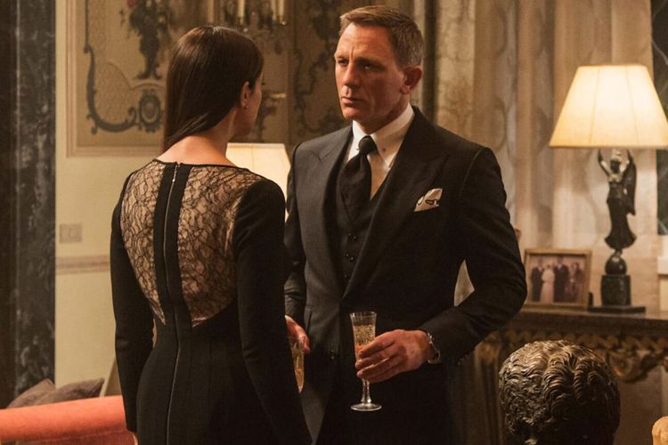 Daniel Craig dan Monica Belucci dalam film Spectre