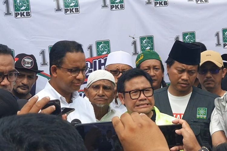Capres dan cawapres nomor urut 1 Anies Baswedan dan Muhaimin Iskandar setelah berkampanye di Lapangan Pendawa, Tegal, Jawa Tengah, Selasa (30/1/2024). 