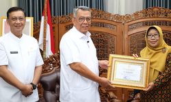 Bantu Tangani Korban Kecelakaan Guci, Wali Kota Benyamin Beri Penghargaan ke Pemkab Tegal