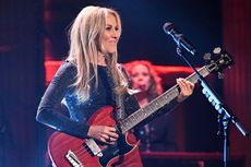 Lirik Lagu You Can’t Change The Weather, Singel Baru dari Sheryl Crow