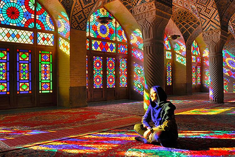 Masjid Nasir al-Mulk atau Masjid Pink.