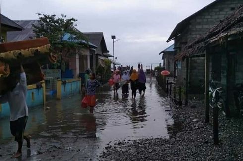 23 Rumah di Buru Selatan Rusak Dihantam Gelombang, Warga Mengungsi