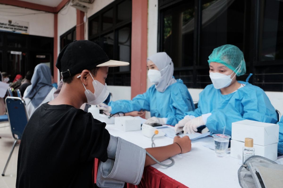 Pelaksanaan vaksinasi di Kecamatan Bojongsari Depok.