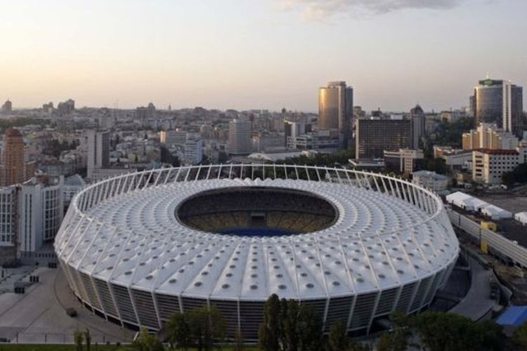 Stadion Olympiyskiy Kiev yang rencananya menjadi lokasi debat calon presiden Ukraina. Stadion ini pernah menjadi lokasi laga final Piala Eropa 2012 dan final Liga Champions 2018.