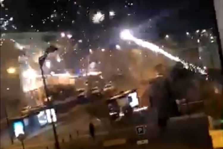 Screengrab peristiwa penyerangan kantor polisi di pinggiran Paris, Perancis, pada Sabtu (10/10/2020) malam waktu setempat.