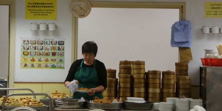 Salah satu tempat yang menjual Dimsum halal, Ammar and Osman Ramju Sadick Islamic Centre, Oi Kwan Road, di daerah Wan Chai, Hongkong.