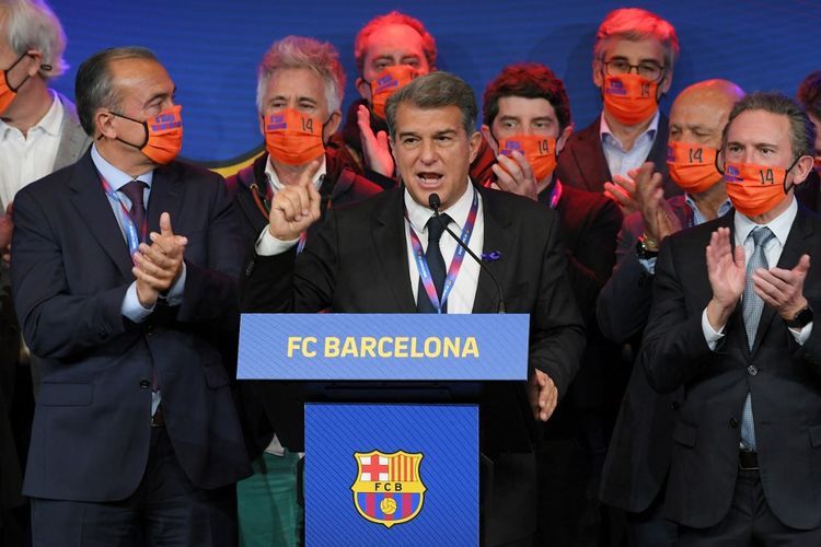  Joan Laporta terpilih kembali sebagai presiden Barcelona seusai pemungutan suara yang berlangsung pada Minggu (7/3/2021). Laporta pernah menjabat sebagai presiden Barcelona antara 2003 dan 2010.
