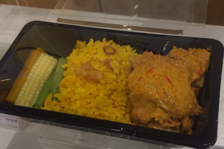 Nasi Kuning dengan Ayam Santan Gulai, salah satu Menu Quisine untuk penerbangan Indonesia