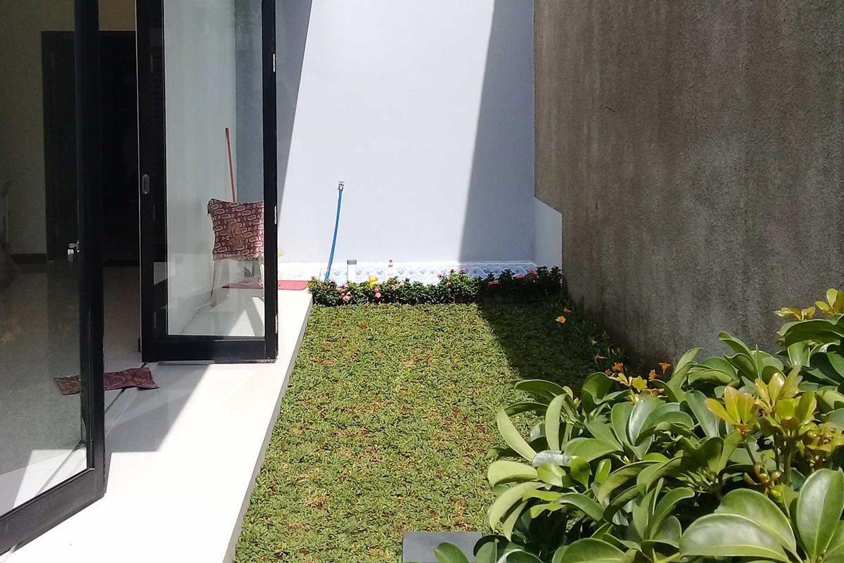 Taman Rumah Minimalis Extrude House di Bandung Karya RQT8 
