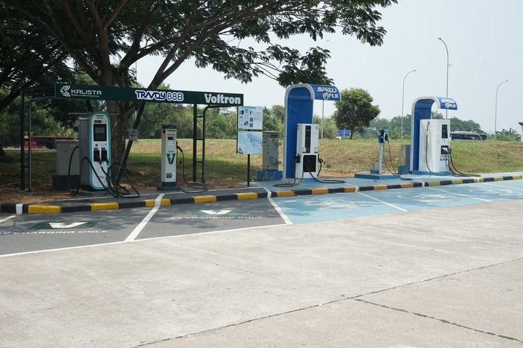 Kini, terdapat 21 Rest Area Travoy di Pulau Jawa yang telah tersedia SPKLU