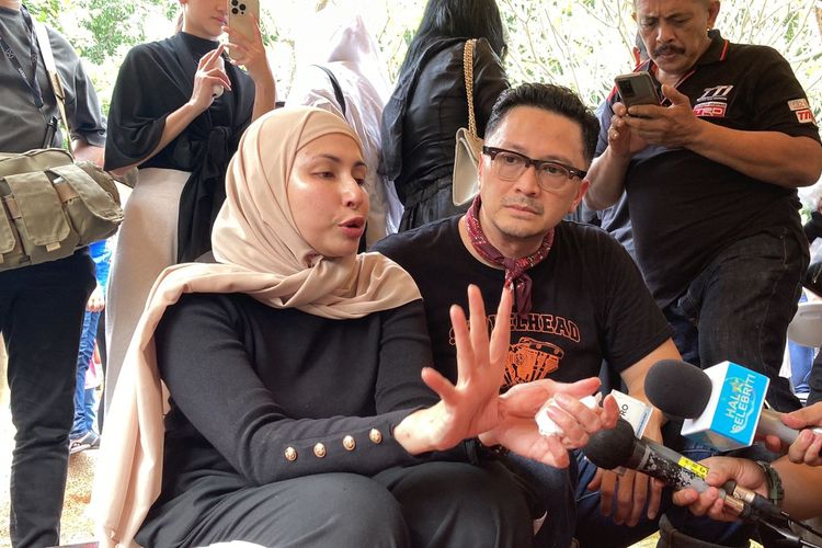Duka Deswita Maharani dan Ferry Maryadi Kehilangan Ayah untuk Selamanya