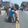 Viral, Video 2 Sopir di Tuban Berkelahi di Tengah Jalan, Bermula Dilempari Botol Air Mineral