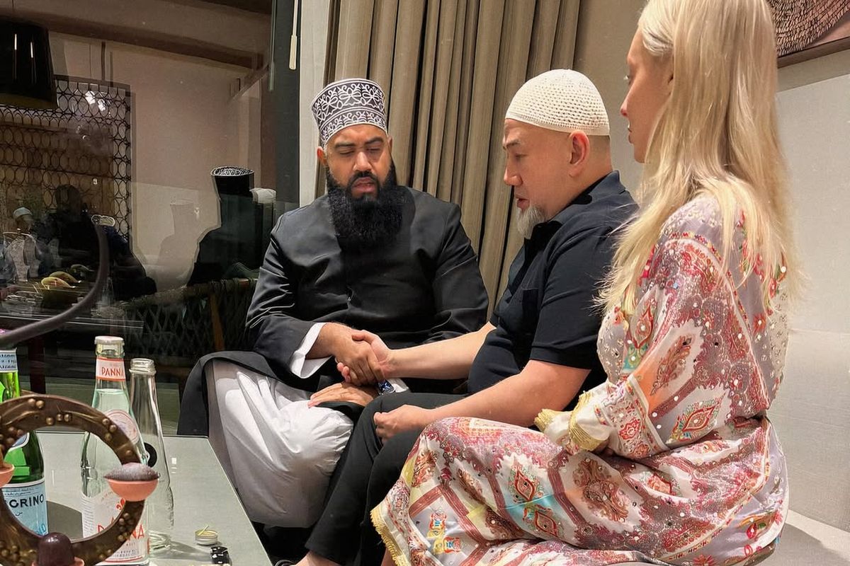 Duduk Perkara Penyanyi AS Gugat Cerai Sultan Malaysia Usai Dinikahi Tanpa  Sadar