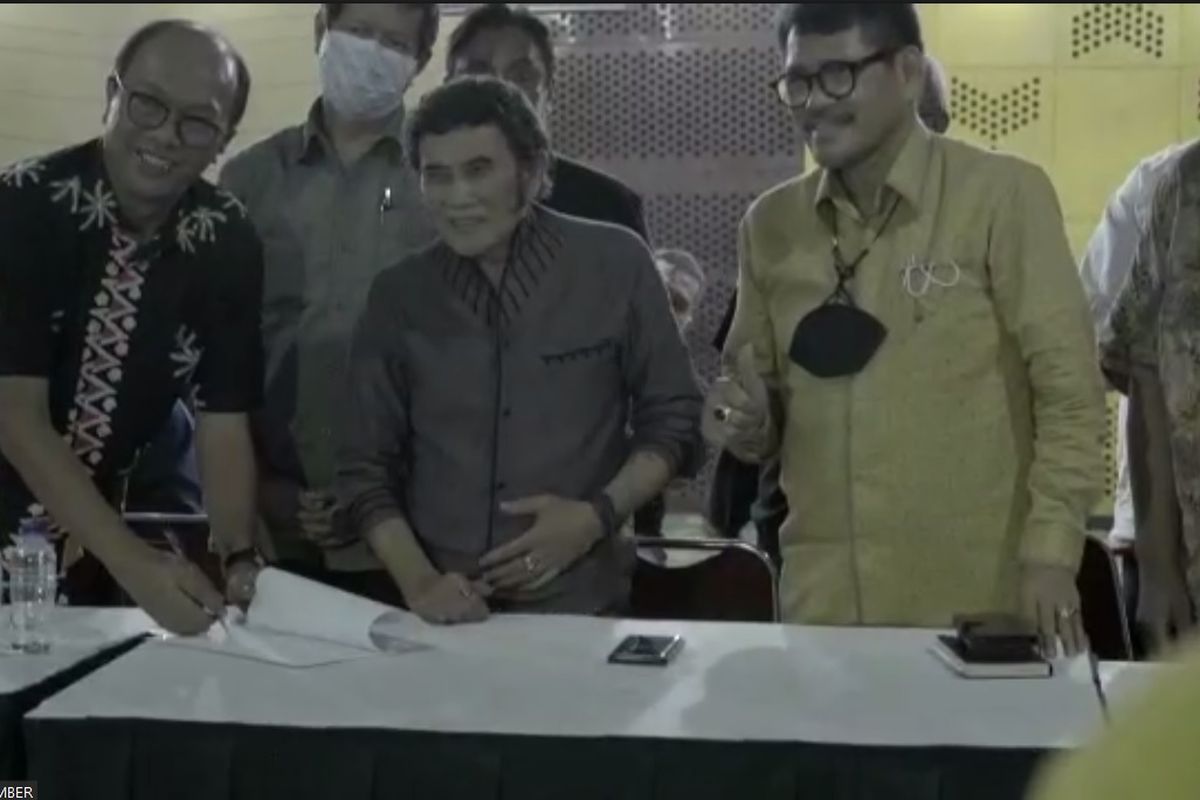 Sejumlah musisi dari mulai Rhoma Irama, Acil Bimbo, Sam Bimbo, dan Marcel Siahaan siap menjegal gugatan uji materi Undang-Undang Hak Cipta yang diajukan oleh perusahaan rekaman Musica Studio's di Mahkamah Konstitusi (MK).