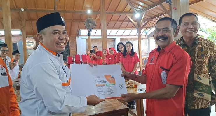 Pilkada Solo, PKS, dan Mencuatnya Nama Teguh Prakosa...