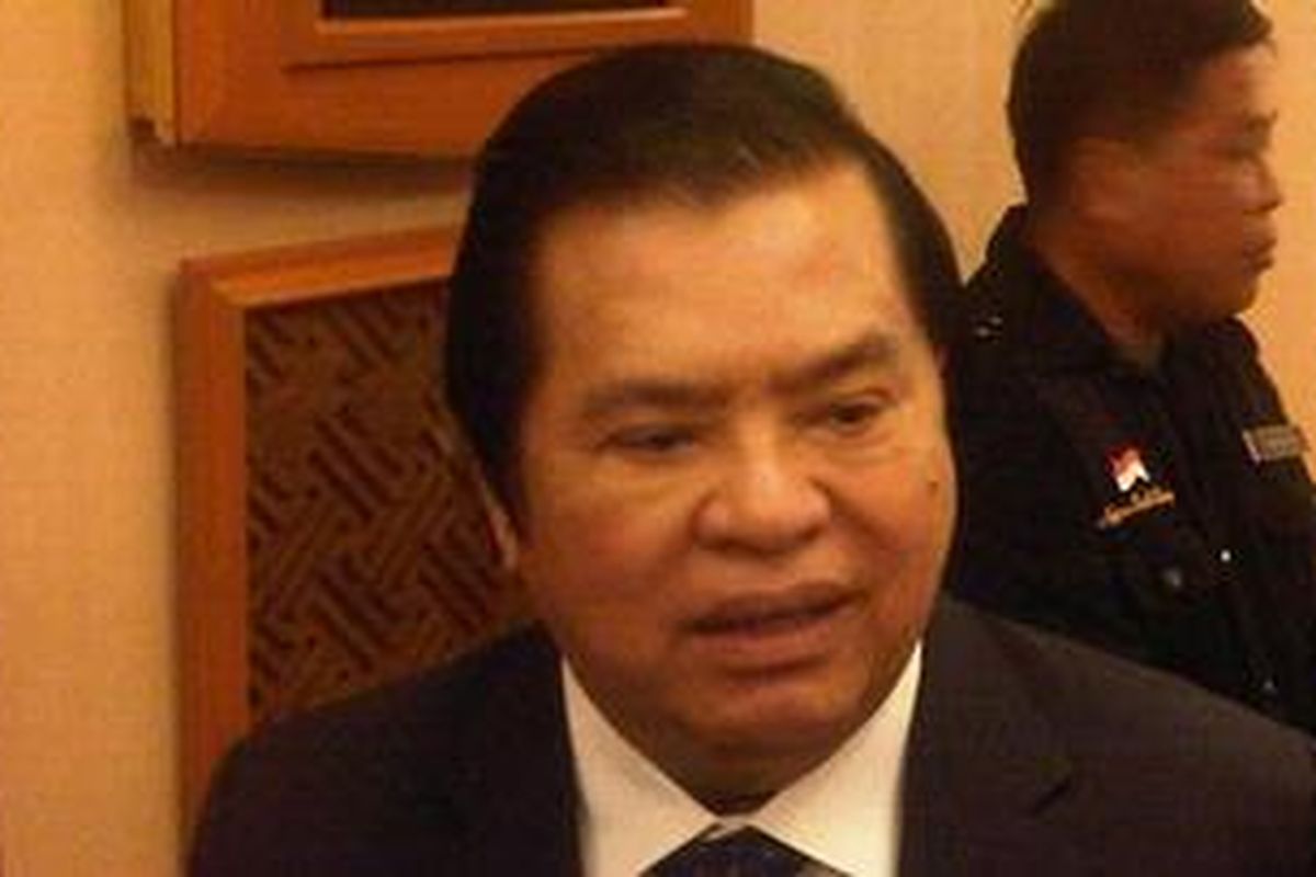 Salah satu pendiri Partai Demokrat Vence Rumangkang dalam acara forum para pendiri Partai Demokrat di Hotel Sultan, Jakarta, Senin (4/7/2011)