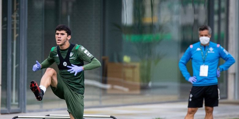 Carles Alena saat dipinjamkan ke Real Betis selama setengah musim.