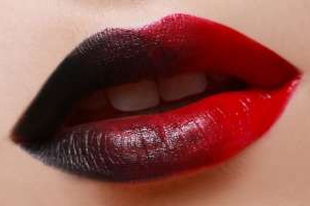 Gaya Ombre Lips menggunakan YSL Vernis A Levres Vinyl Cream oleh Yves Saint Laurent Beaute.