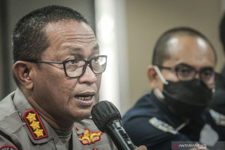 Jakarta Metropolitan Police Spokesman Chief Police Commissioner Yusri Yunus at a press conference on Thursday (12/102020)