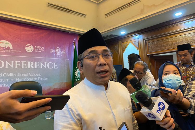Ketua Umum Pengurus Besar Nahdlatul Ulama (PBNU) Yahya Cholil Staquf menyampaikan pandangannya terkait polemik Al Zaytun saat ditemui di Gedung PBNU, Jakarta Pusat, Rabu (2/8/2023). 
