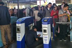 Ada Perbaikan Sistem E-Ticketing, Antrean Penumpang Mengular di Stasiun Manggarai