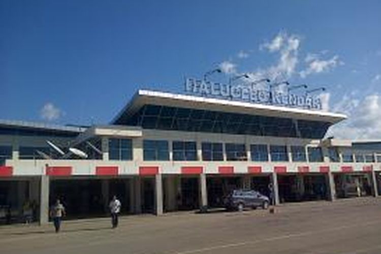 Pesawat lion Air dengan rute Kendari-Jakarta mengalami gagal terbang, akibat gangguan teknis di Bandara Haluoleo, Kendari, Sulawesi Tenggara, Jumat (23/8/2013).