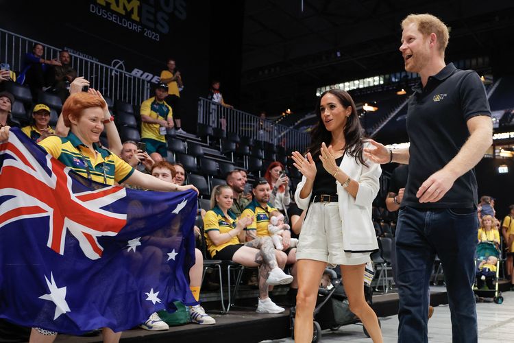 Britain's Meghan, Duchess of Sussex and Britain's Prince Harry, Duke of Sussex, are greeted by supporters as they arrive at the 2023 Invictus Games in Duesseldorf, western Germany on September 13, 2023. The Invictus Games, an international sports competition for wounded soldiers founded by British royal Prince Harry in 2014 run from September 9 to 16, 2023 in Duesseldorf. (Photo by Odd ANDERSEN / AFP)