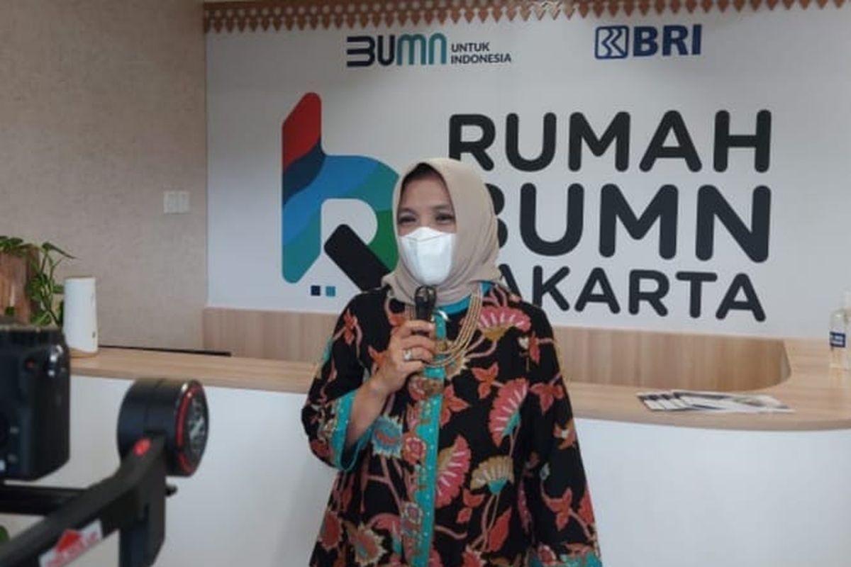  Deputi Bidang Kewirausahaan Kementerian Koperasi dan UKM Siti Azizah