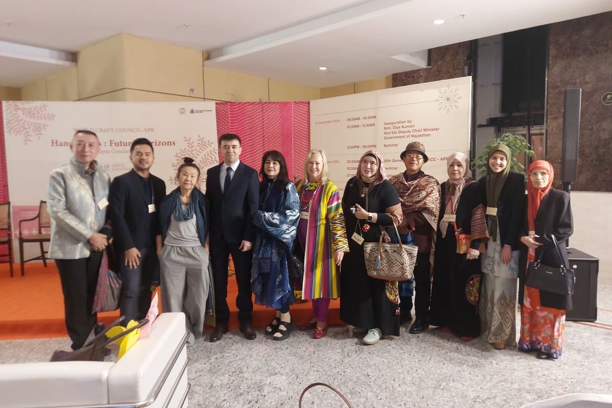 The World Crafts Council Asia Pacific Region (WCC-APR) menggelar sidang umum ke-39 Talking Sustainability, Learning from Each Other pada 16-18 Desember 2024 di Jaipur, Rajasthan, India.

