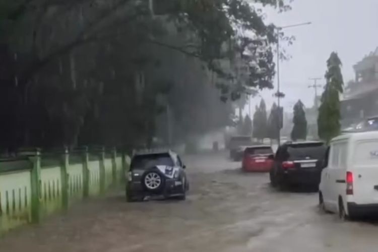 Hujan Deras Sebabkan Banjir dan Longsor di Jayapura