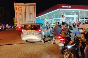 Termakan Isu Kenaikan Harga BBM, SPBU di Sidoarjo Dipadati Warga