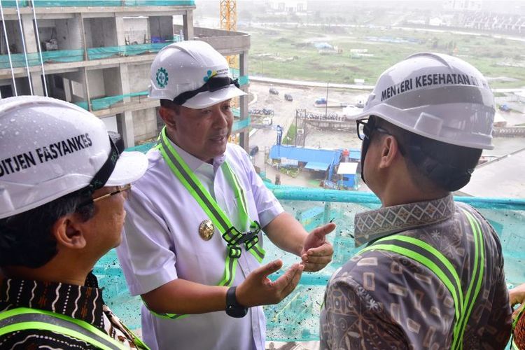 Pj Gubernur Bahtiar  bersama Menkes Budi Gunadi. 