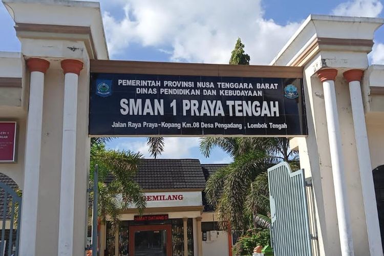 Suasana di SMAN 1 Praya Tengah, Lombok Tengah, NTB, Senin (29/5/2023). Kepala sekolah di SMA ini didemo siswa akibat dugaan perundungan