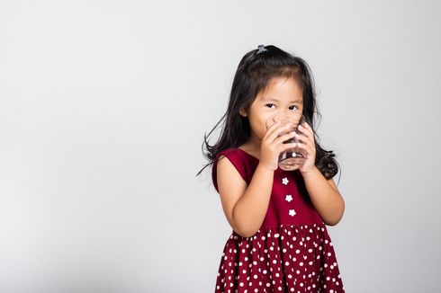 Kenapa Anak Susah Minum Air Putih? Ini Kata Dokter