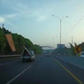 Barang Muatan Kayu Terbang di Jalan Tol, Mobil Lain Jadi Korban