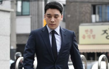 Kilas Balik: 10 Artis Korea yang Disebut Masuk Grup Chat di ...