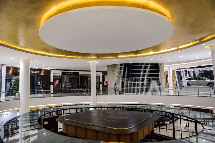 Disebut Mall High-End, Segini Harga Tas Branded yang Dipakai Pengunjung  Plaza Senayan Jakarta