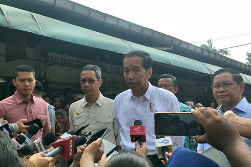 Jokowi Cek Harga Bahan Pangan di Pasar Menteng Pulo: Bawang Merah Naik, Beras dan Minyak Masih Normal