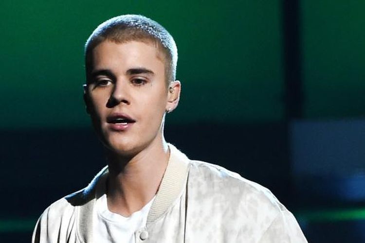 Penyanyi Kanada Justin Bieber tampil pada acara Billboard Music Awards 2016, yang digelar di T-Mobile Arena, Las Vegas, Nevada, AS, Minggu (22/5/2016).