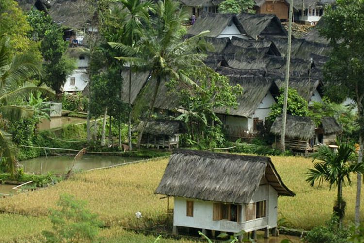 Kampung Naga di Desa Neglasari, Kecamatan Salawu, Kabupaten Tasikmalaya, Jawa Barat.